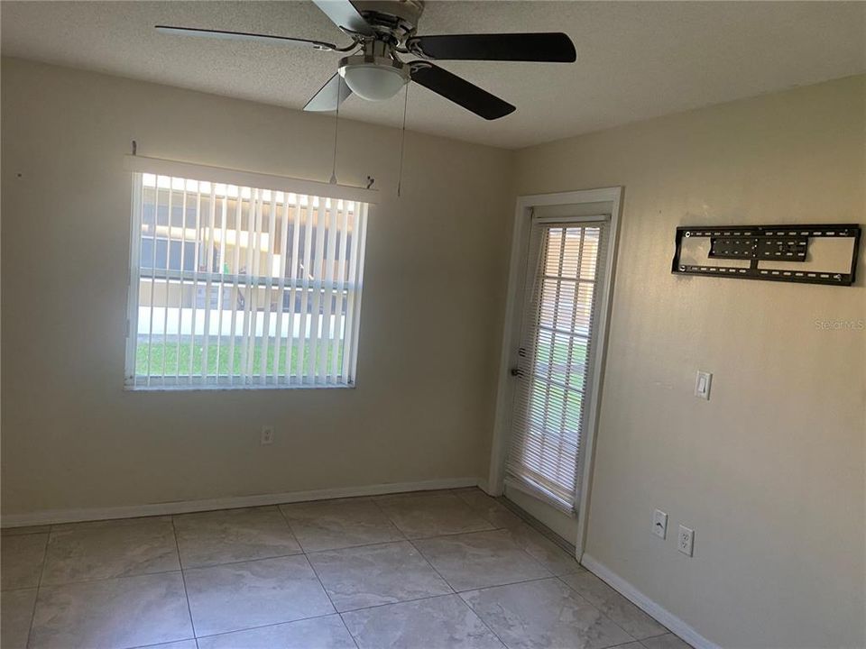 For Rent: $1,650 (3 beds, 2 baths, 1245 Square Feet)