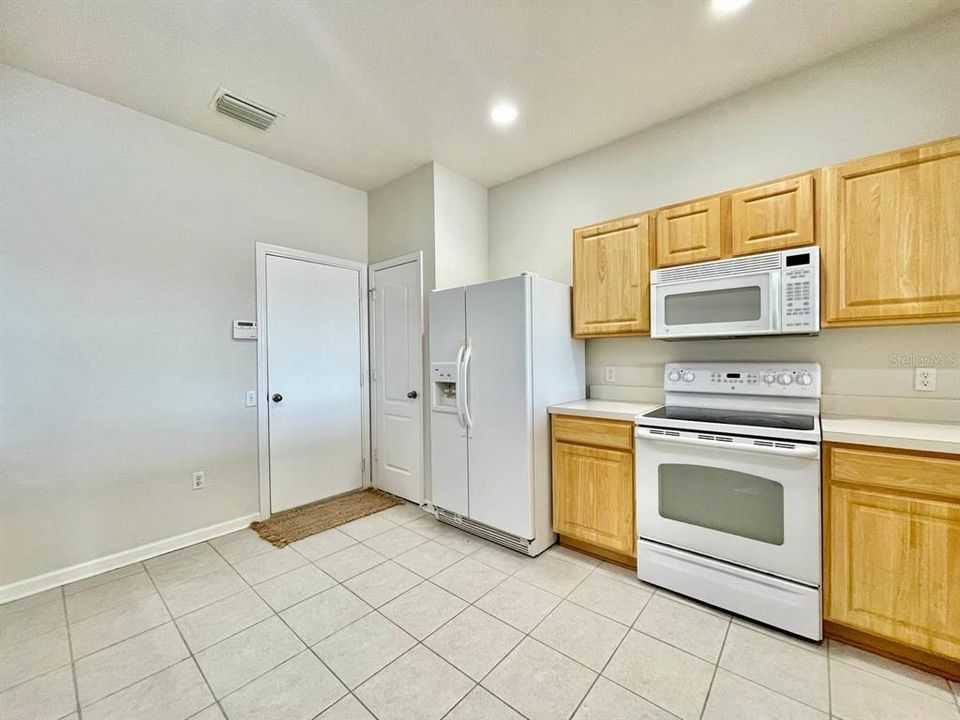 Recently Rented: $2,050 (3 beds, 2 baths, 1644 Square Feet)