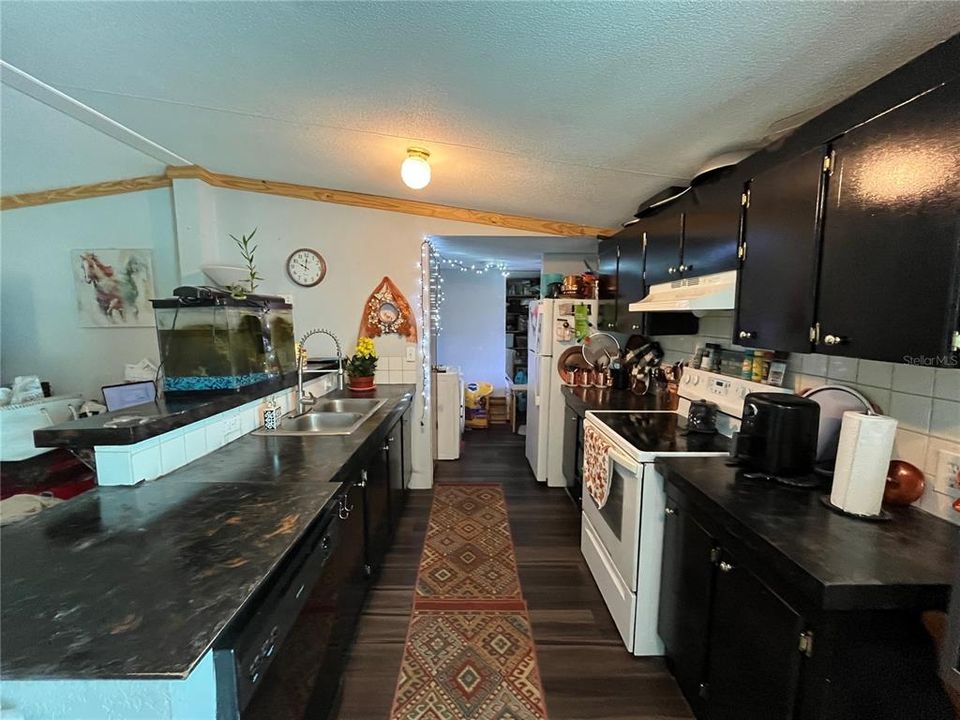 For Sale: $299,000 (3 beds, 1 baths, 960 Square Feet)