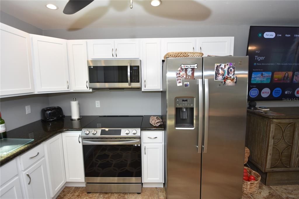 For Rent: $3,200 (2 beds, 2 baths, 1214 Square Feet)