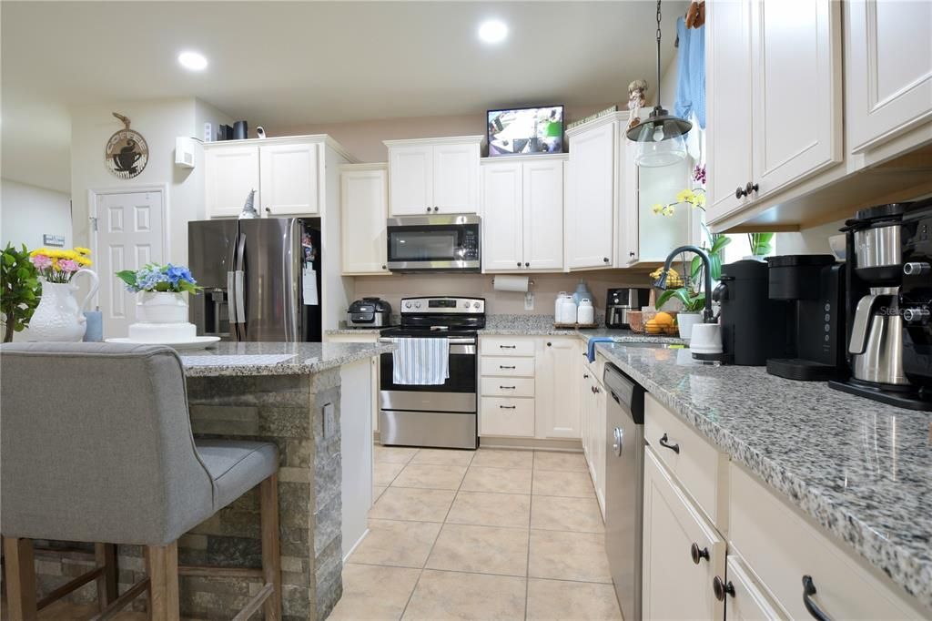 For Sale: $334,900 (3 beds, 2 baths, 2144 Square Feet)