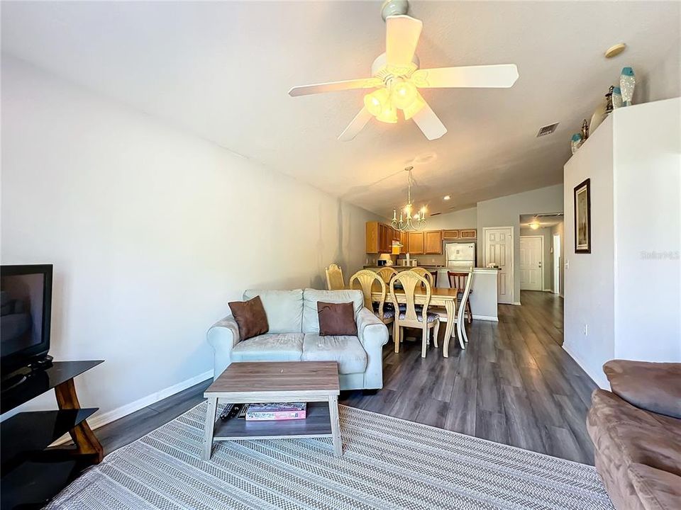 Active With Contract: $269,900 (3 beds, 2 baths, 1137 Square Feet)