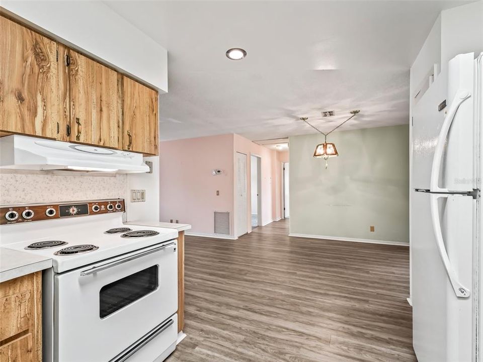 For Sale: $180,000 (2 beds, 2 baths, 1056 Square Feet)