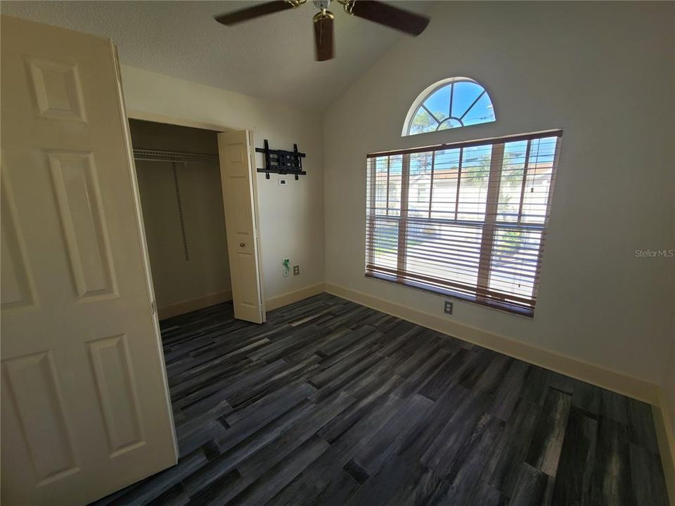For Rent: $1,900 (3 beds, 2 baths, 1229 Square Feet)