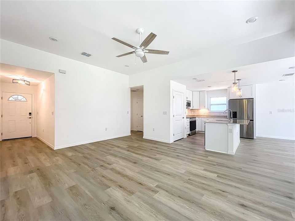 For Sale: $255,000 (3 beds, 2 baths, 1285 Square Feet)