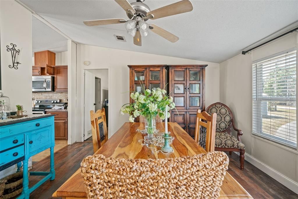 For Sale: $280,000 (3 beds, 2 baths, 1456 Square Feet)