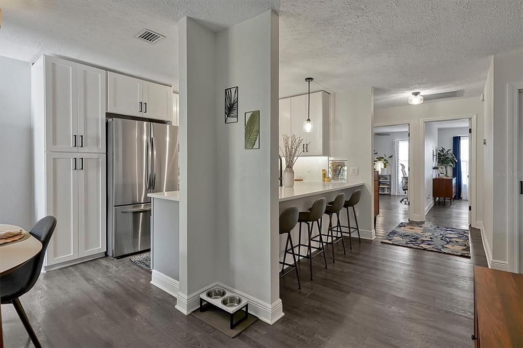Active With Contract: $329,900 (2 beds, 2 baths, 977 Square Feet)