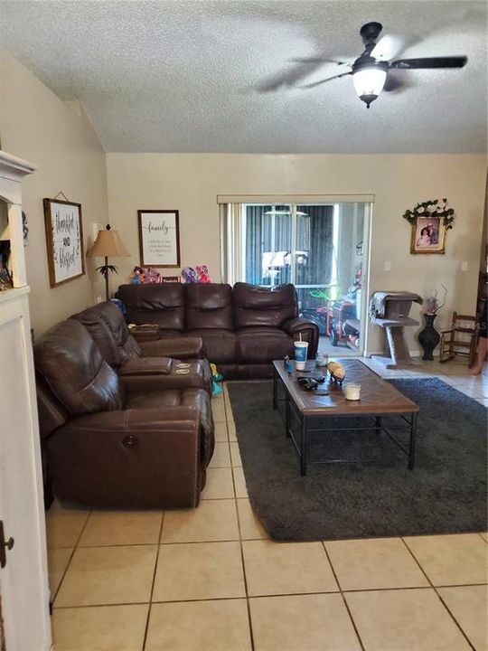 Active With Contract: $1,950 (4 beds, 2 baths, 1537 Square Feet)
