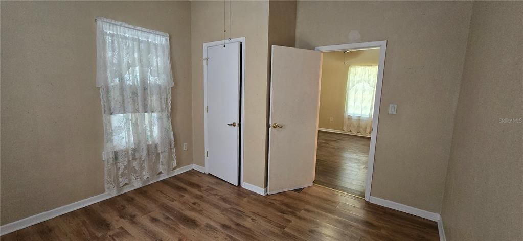 For Rent: $1,400 (3 beds, 1 baths, 1144 Square Feet)