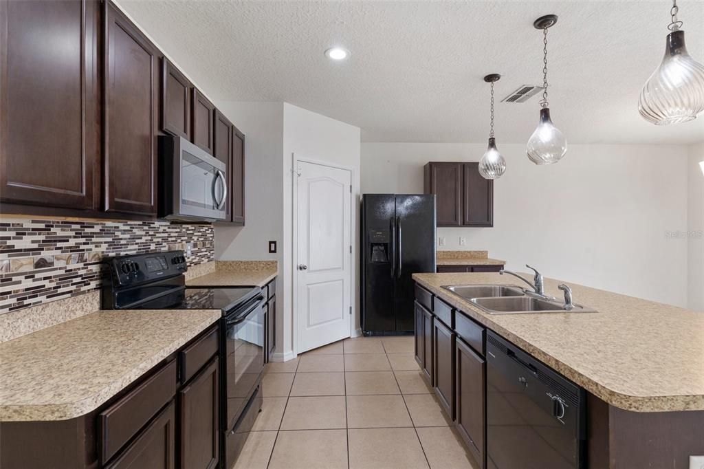 For Sale: $314,900 (3 beds, 2 baths, 1852 Square Feet)