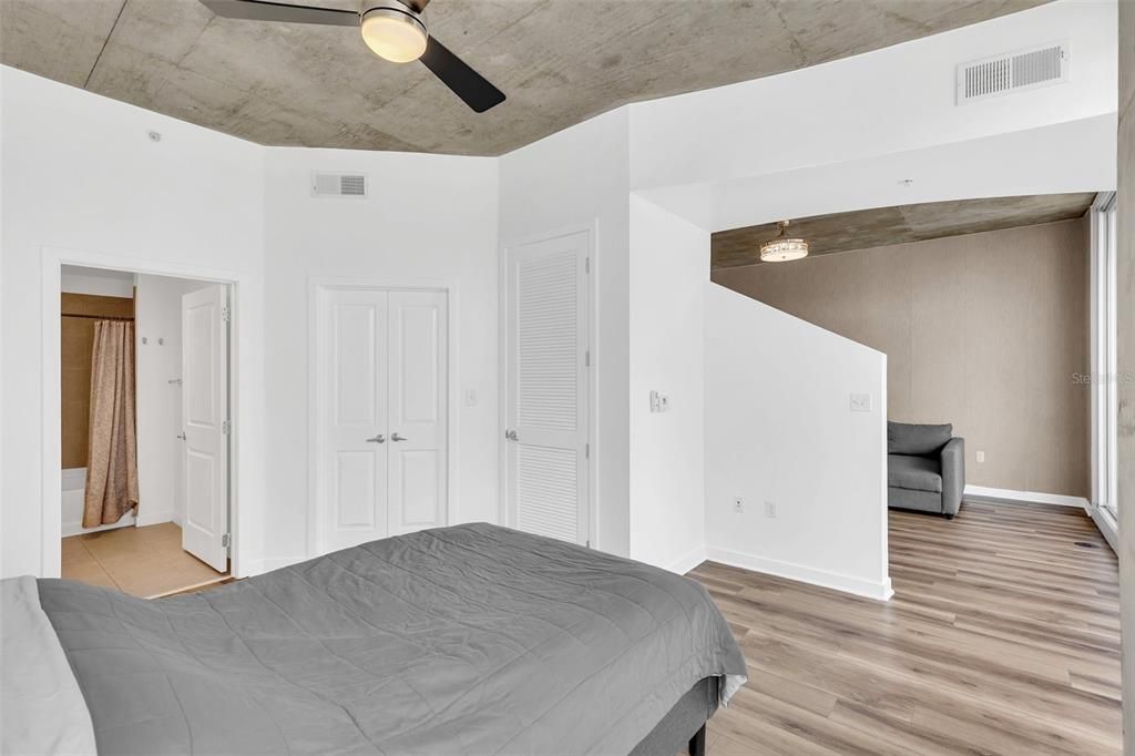 For Sale: $254,900 (1 beds, 1 baths, 715 Square Feet)