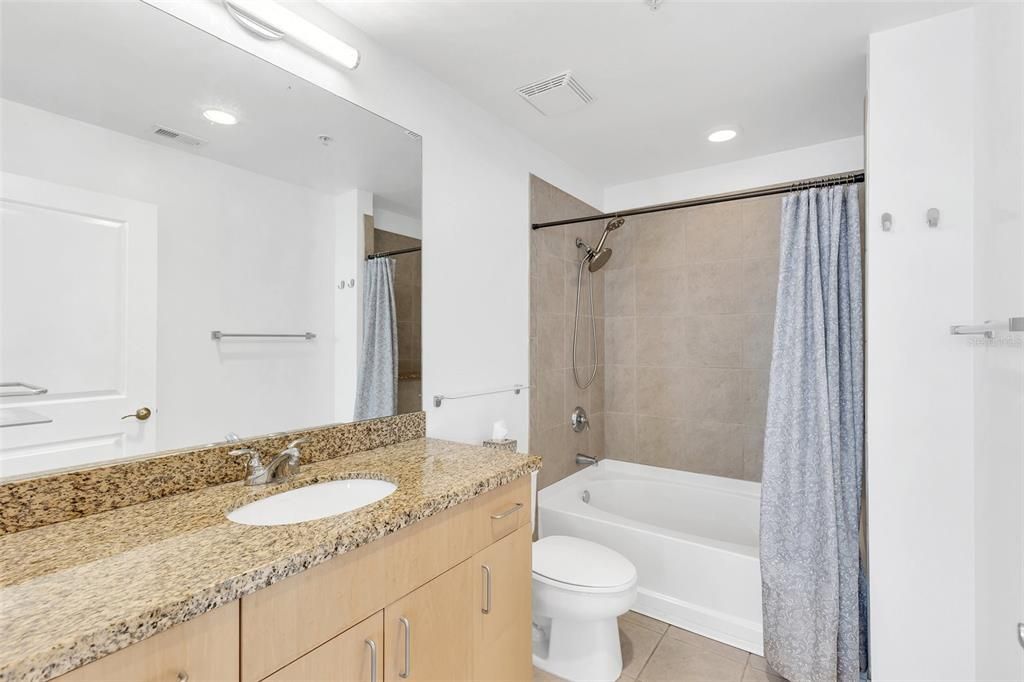 For Sale: $254,900 (1 beds, 1 baths, 715 Square Feet)