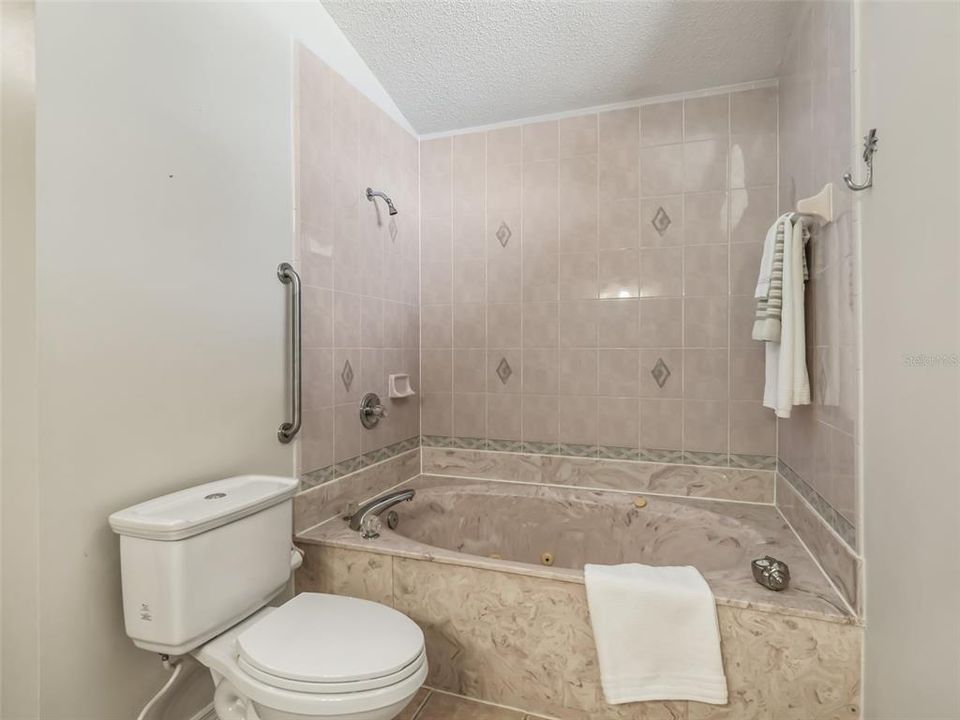 For Sale: $289,900 (2 beds, 2 baths, 1456 Square Feet)