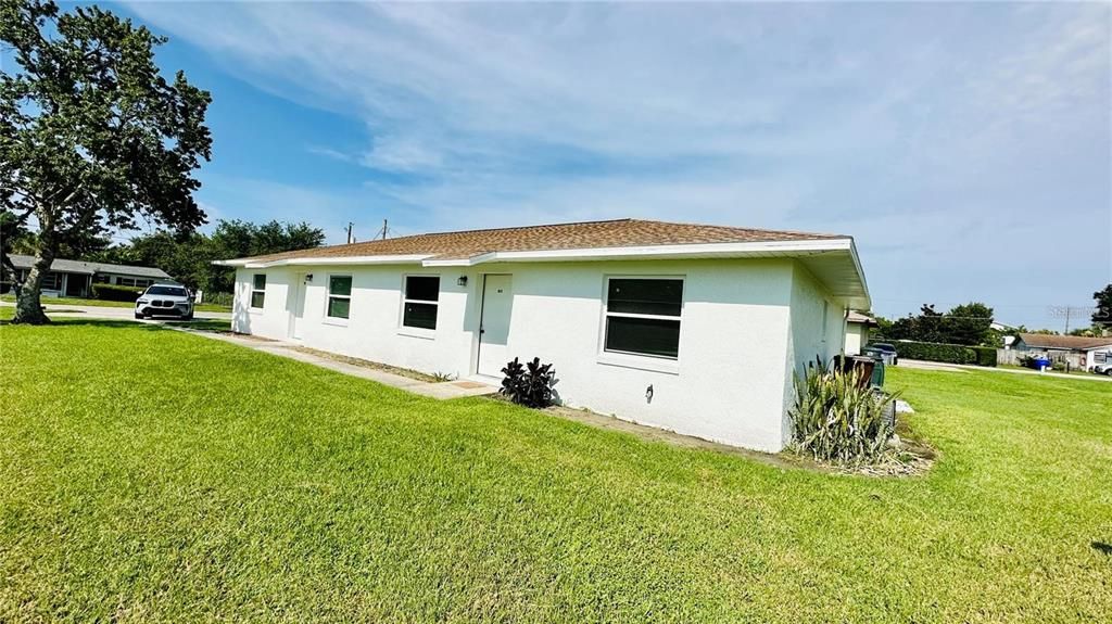 Active With Contract: $1,750 (2 beds, 2 baths, 900 Square Feet)