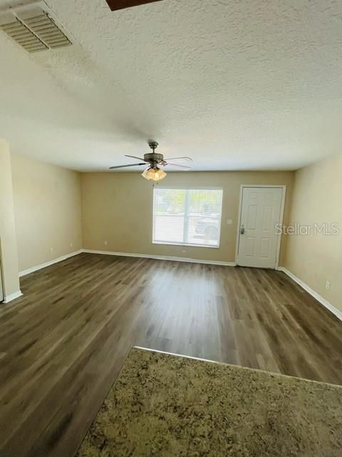 For Rent: $2,000 (2 beds, 1 baths, 950 Square Feet)