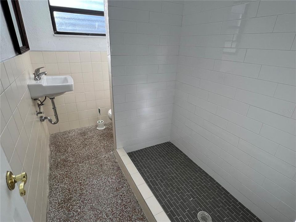 合同活跃: $409,900 (3 贝兹, 2 浴室, 1444 平方英尺)