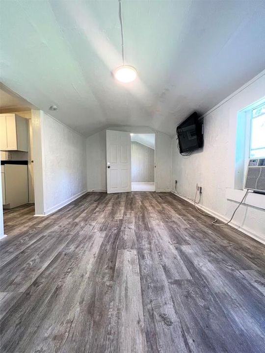 For Rent: $1,200 (1 beds, 1 baths, 544 Square Feet)