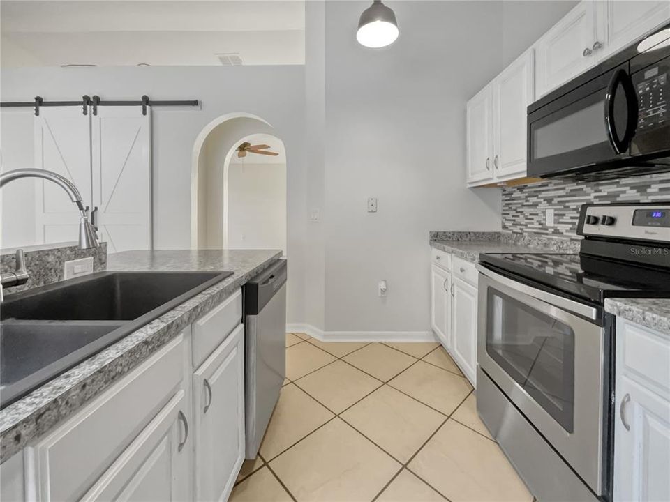 For Sale: $328,000 (3 beds, 2 baths, 1158 Square Feet)