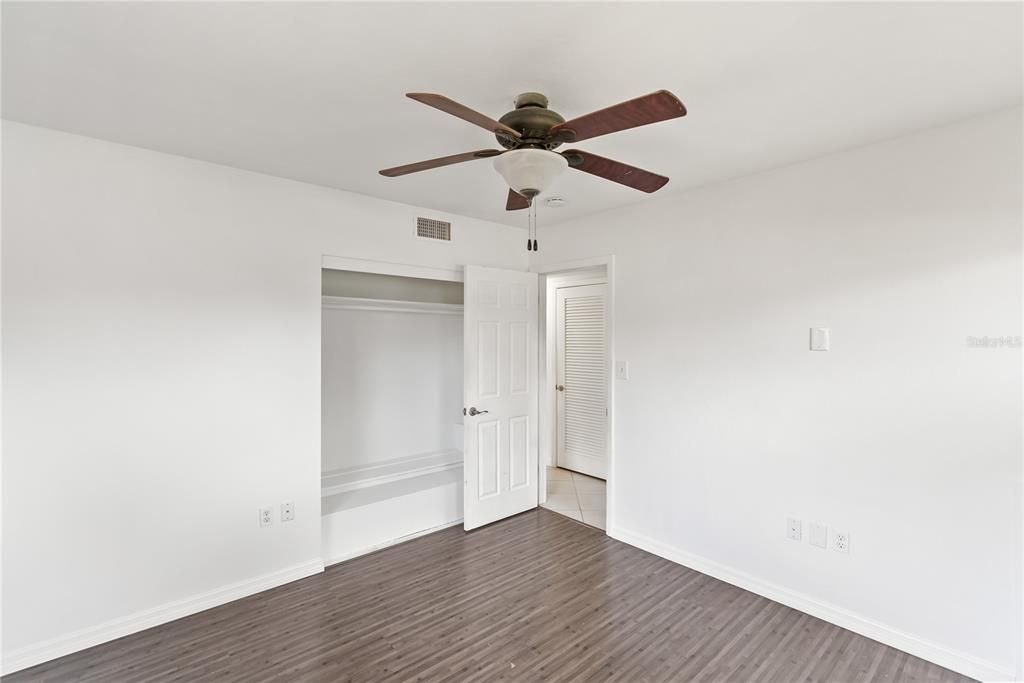 Active With Contract: $299,900 (2 beds, 1 baths, 913 Square Feet)