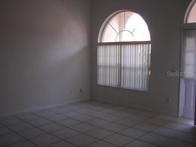 For Rent: $1,600 (3 beds, 2 baths, 1294 Square Feet)