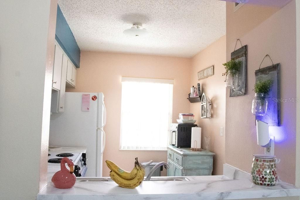 For Sale: $115,000 (1 beds, 1 baths, 714 Square Feet)