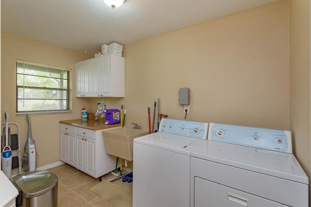 For Sale: $650,000 (3 beds, 3 baths, 2145 Square Feet)