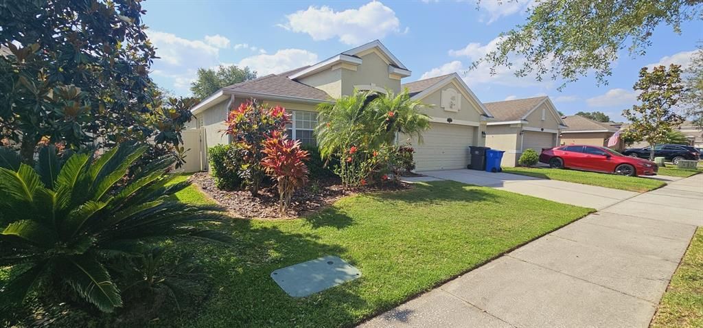 Recently Rented: $2,600 (3 beds, 2 baths, 1924 Square Feet)