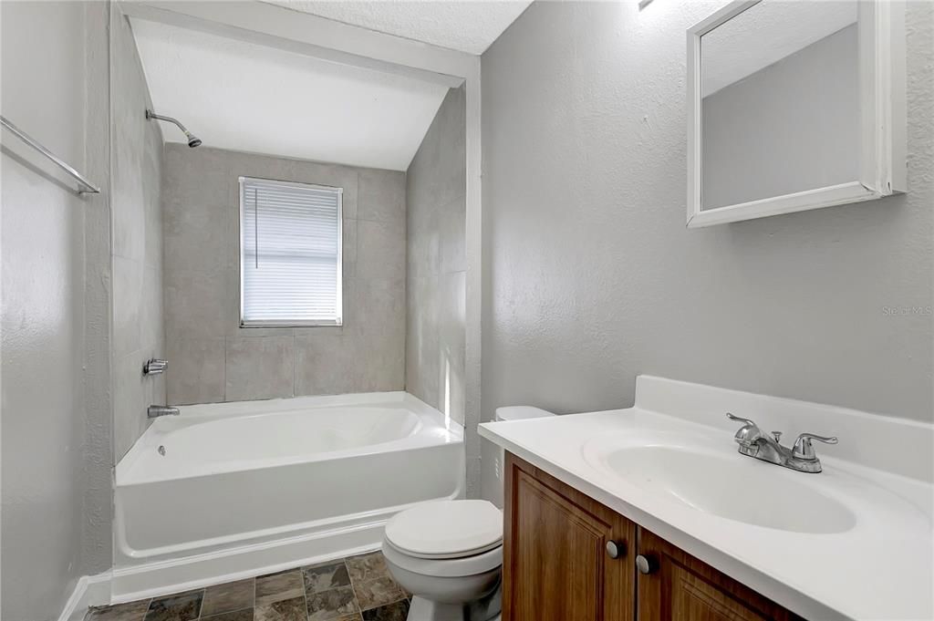 For Rent: $2,100 (3 beds, 2 baths, 1176 Square Feet)