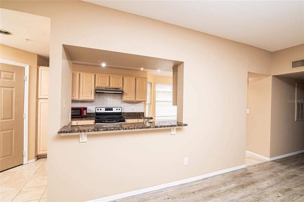 Recently Rented: $1,699 (2 beds, 1 baths, 1271 Square Feet)