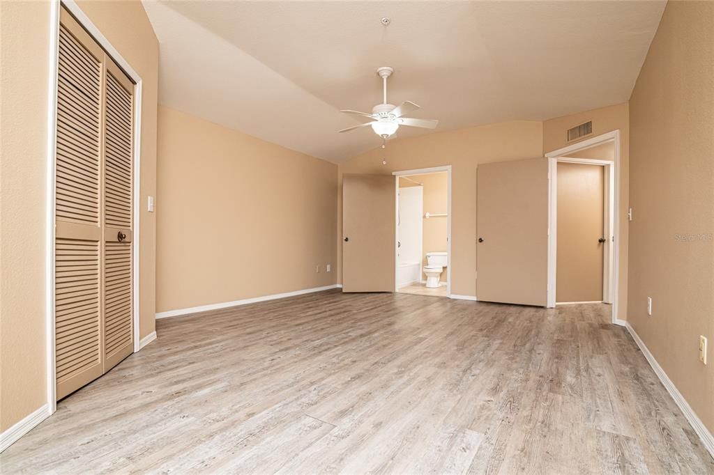 Recently Rented: $1,699 (2 beds, 1 baths, 1271 Square Feet)