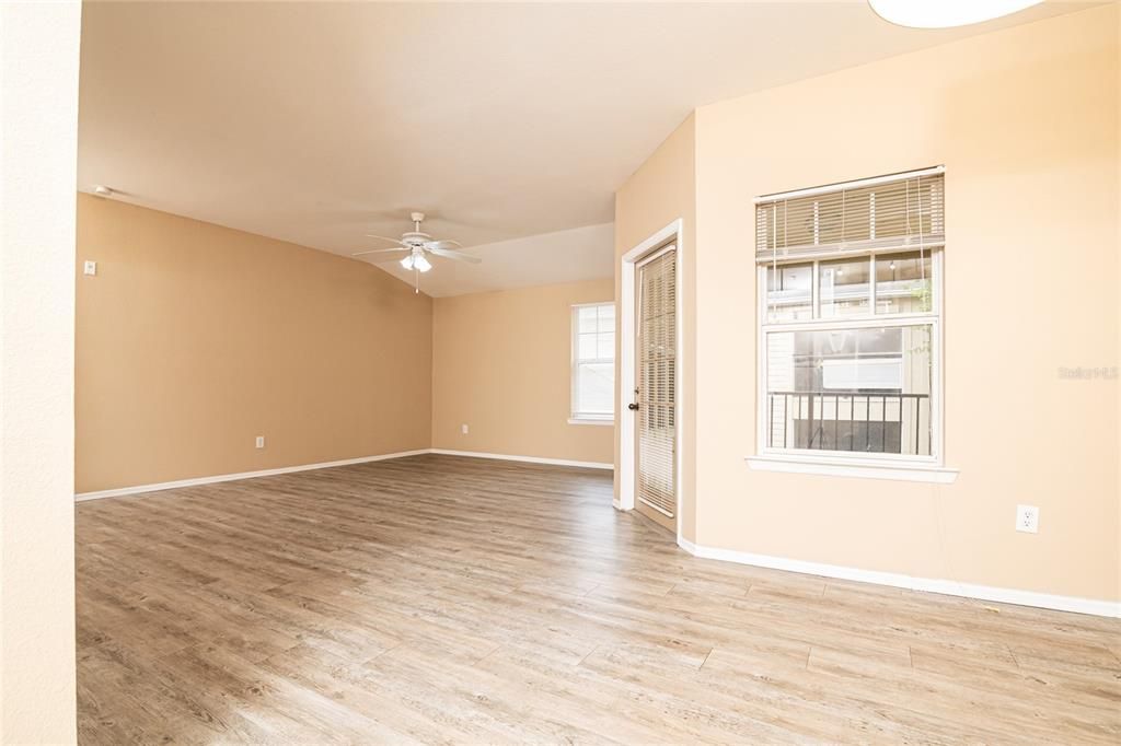 Recently Rented: $1,699 (2 beds, 1 baths, 1271 Square Feet)
