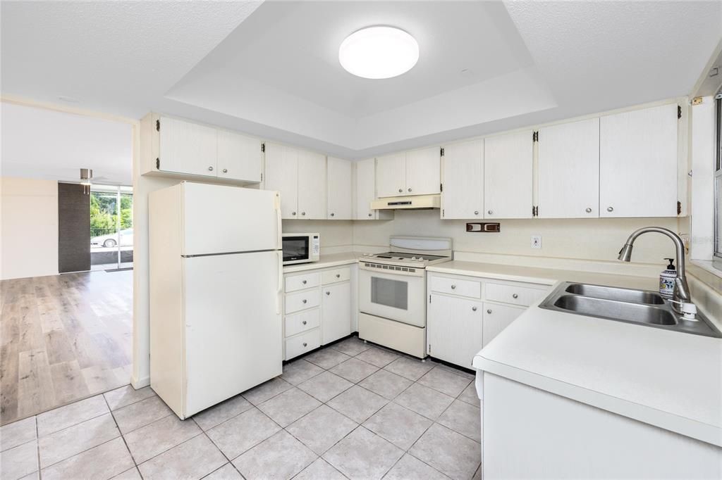 For Sale: $249,000 (3 beds, 2 baths, 1265 Square Feet)