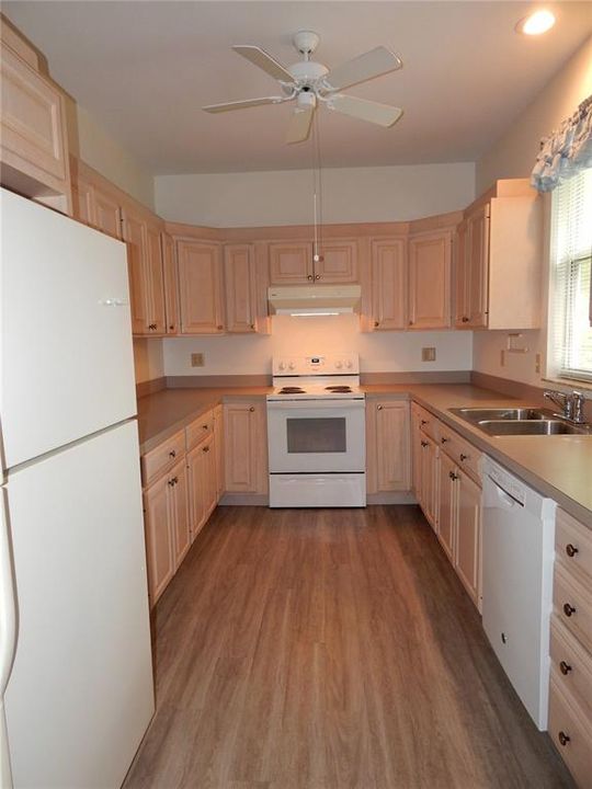 For Sale: $245,000 (2 beds, 1 baths, 1222 Square Feet)