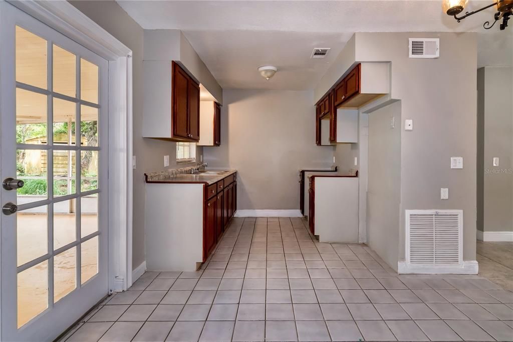 Active With Contract: $299,950 (3 beds, 2 baths, 1352 Square Feet)