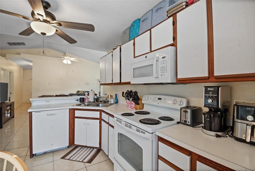 For Sale: $349,800 (3 beds, 2 baths, 1195 Square Feet)