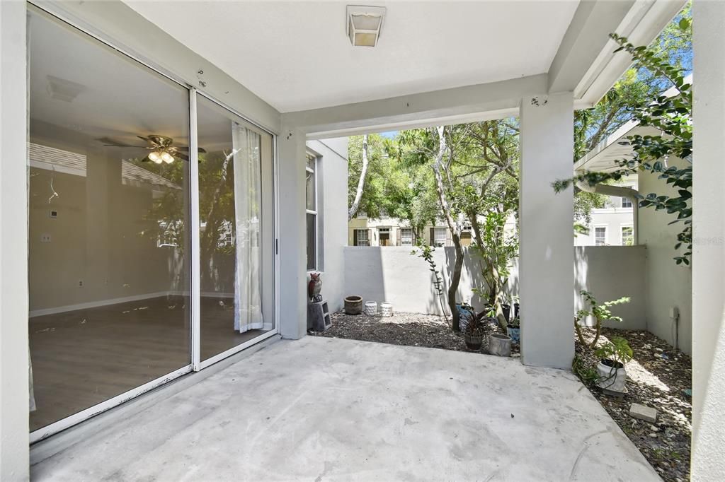 Active With Contract: $2,800 (3 beds, 2 baths, 1452 Square Feet)