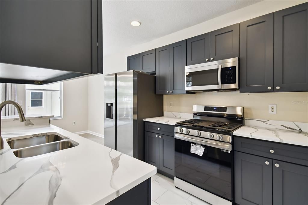 Active With Contract: $2,800 (3 beds, 2 baths, 1452 Square Feet)