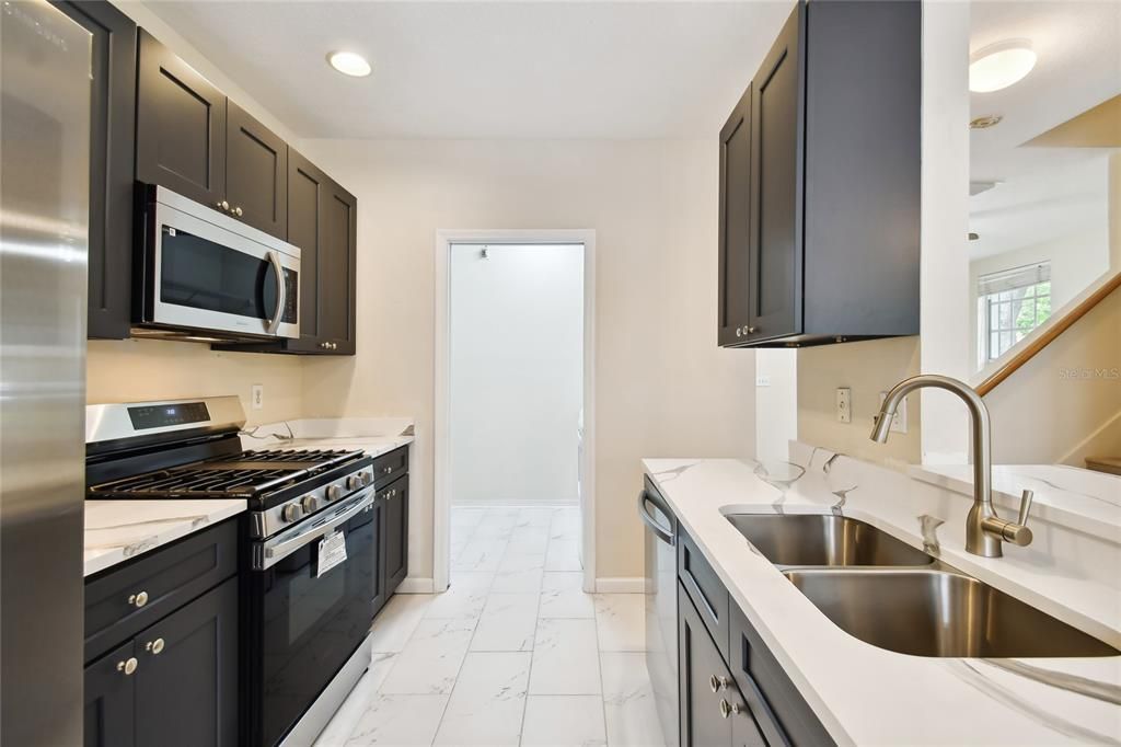 Active With Contract: $2,800 (3 beds, 2 baths, 1452 Square Feet)