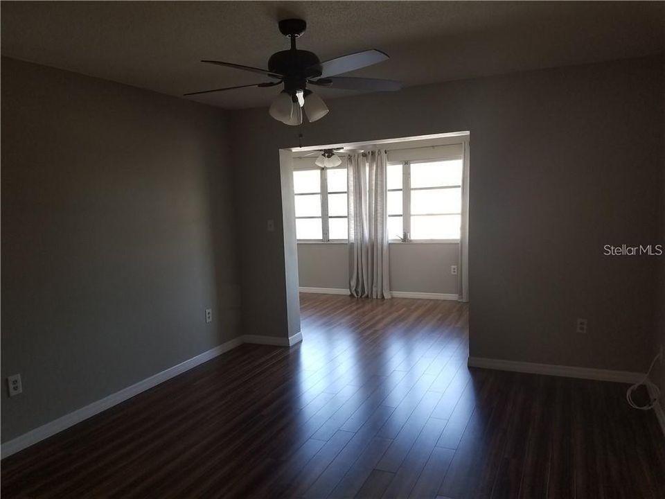 For Rent: $1,250 (1 beds, 1 baths, 952 Square Feet)