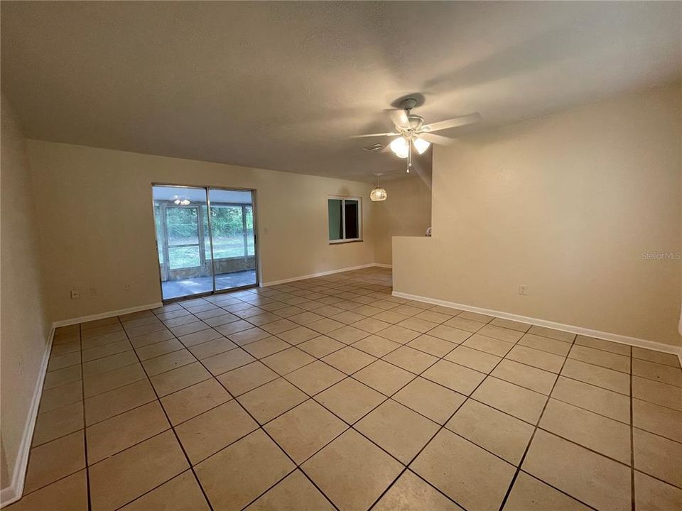 Recently Rented: $1,550 (2 beds, 1 baths, 946 Square Feet)
