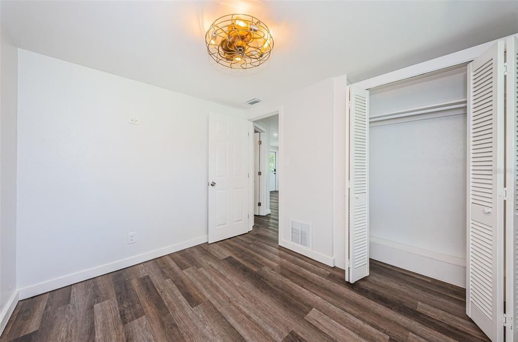 For Sale: $340,000 (2 beds, 1 baths, 650 Square Feet)
