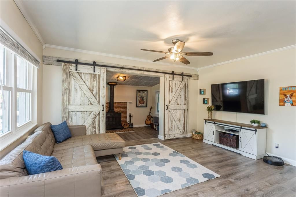 Active With Contract: $425,000 (3 beds, 2 baths, 1232 Square Feet)