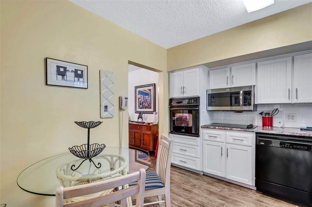 For Sale: $224,900 (2 beds, 2 baths, 1370 Square Feet)