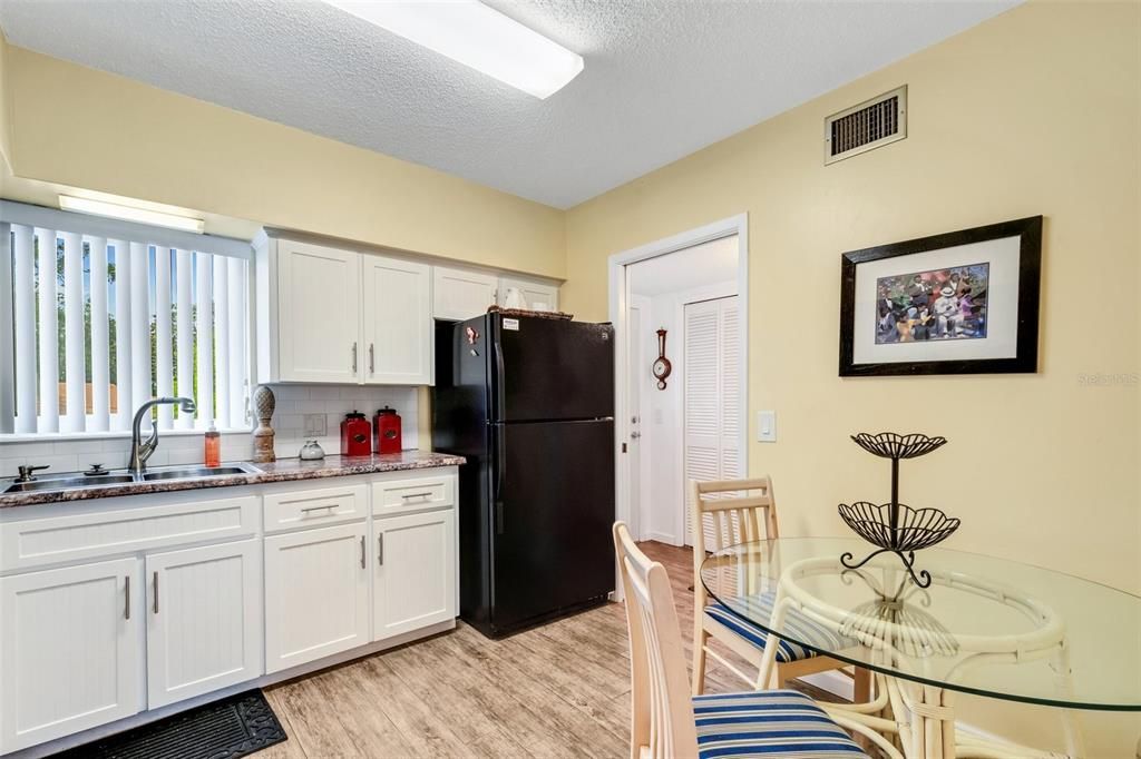 For Sale: $224,900 (2 beds, 2 baths, 1370 Square Feet)
