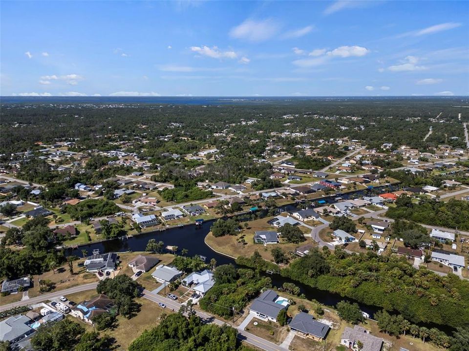 For Sale: $475,000 (3 beds, 3 baths, 2073 Square Feet)