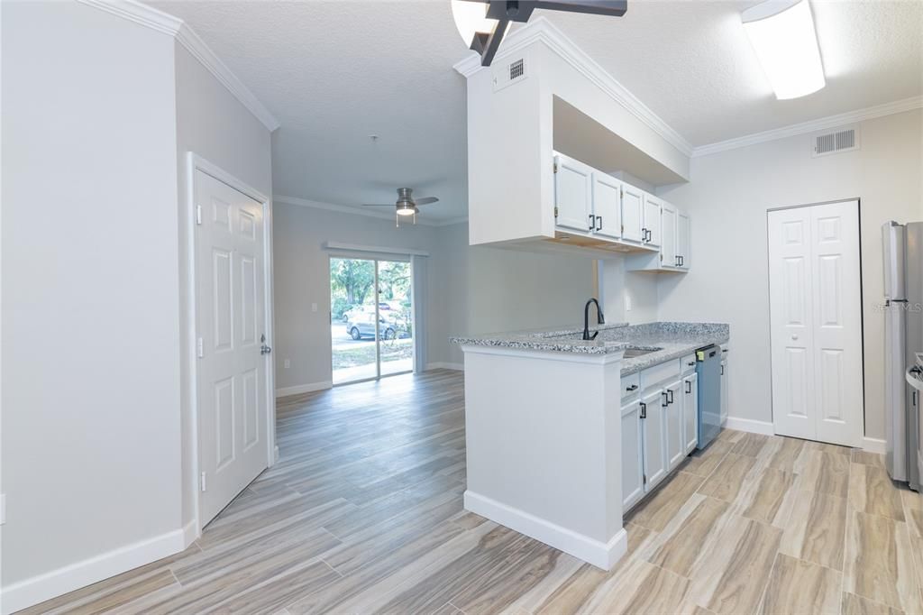 Recently Sold: $179,000 (1 beds, 1 baths, 734 Square Feet)