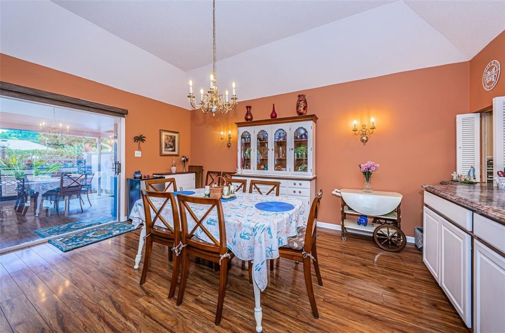 For Sale: $390,000 (2 beds, 2 baths, 1405 Square Feet)