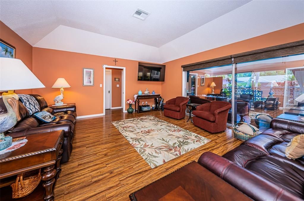 For Sale: $390,000 (2 beds, 2 baths, 1405 Square Feet)