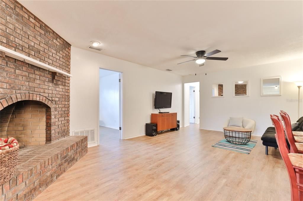 Active With Contract: $385,000 (3 beds, 2 baths, 1825 Square Feet)