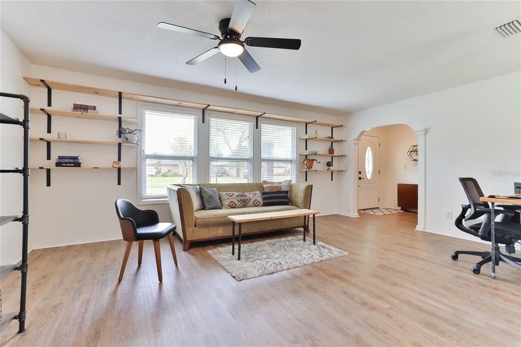 Active With Contract: $385,000 (3 beds, 2 baths, 1825 Square Feet)
